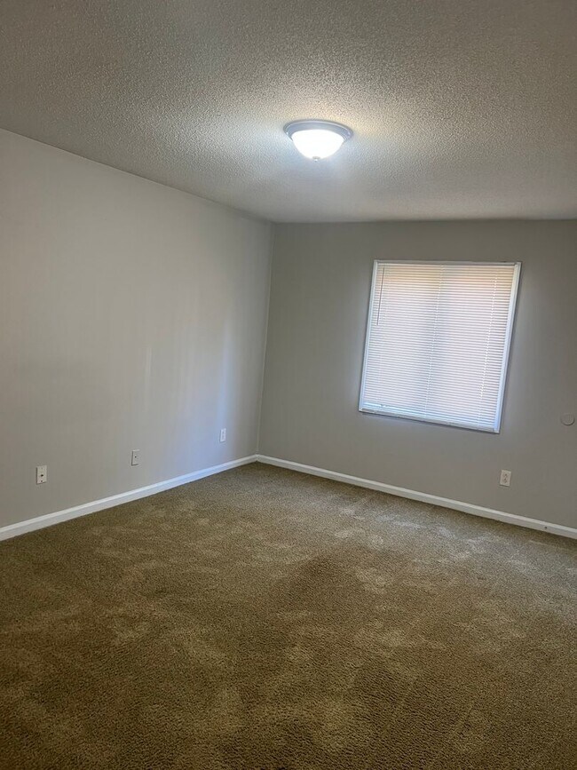 Building Photo - 1 Bedroom/ 1 Bathroom Condo for ONLY $950.00 * Move in Special*
