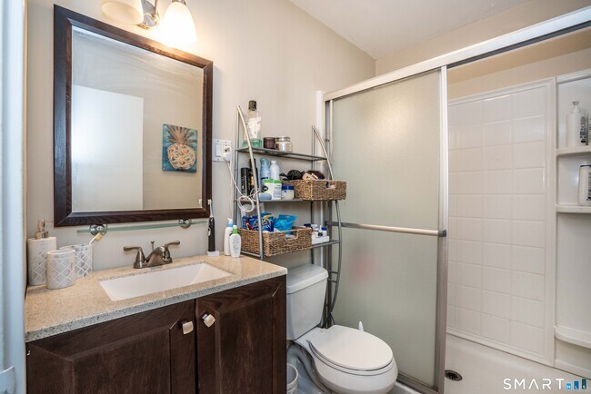 Building Photo - 20 Outlook Ave