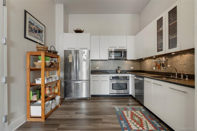 Building Photo - 25 Leroy Pl