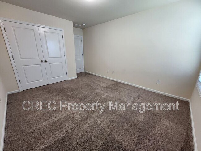 Building Photo - 260 Hyrne Dr