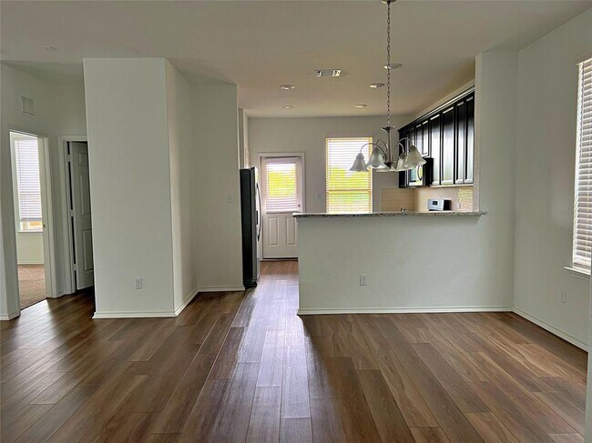 Building Photo - 444 English Oak St