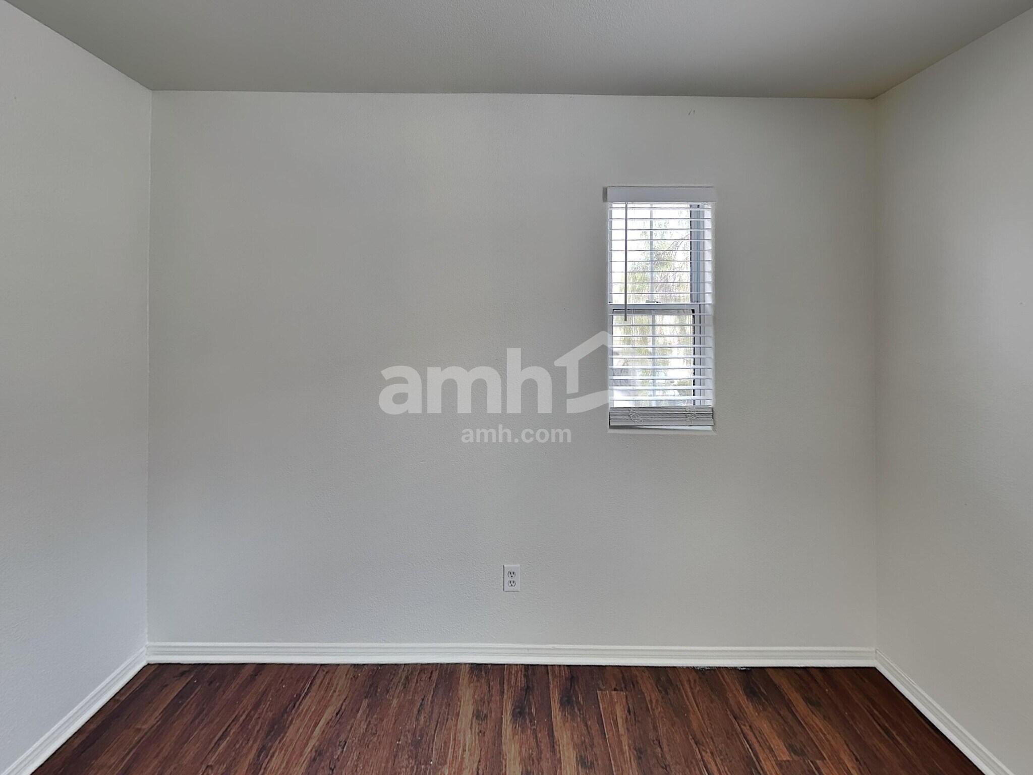 Building Photo - 6473 Karlsen Ct