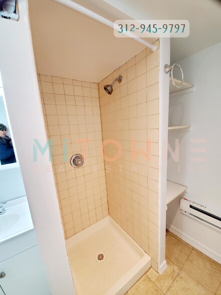 Building Photo - 1346 Chase