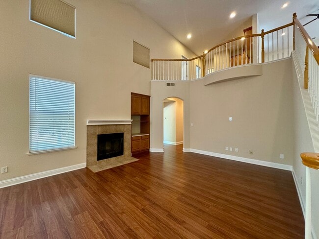 Building Photo - Beautiful Four-Bedroom Home Available in Folsom!