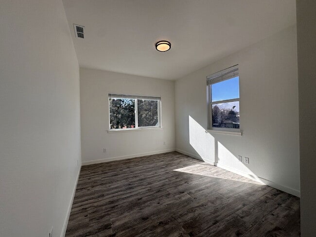 Building Photo - 20611 Independence Way