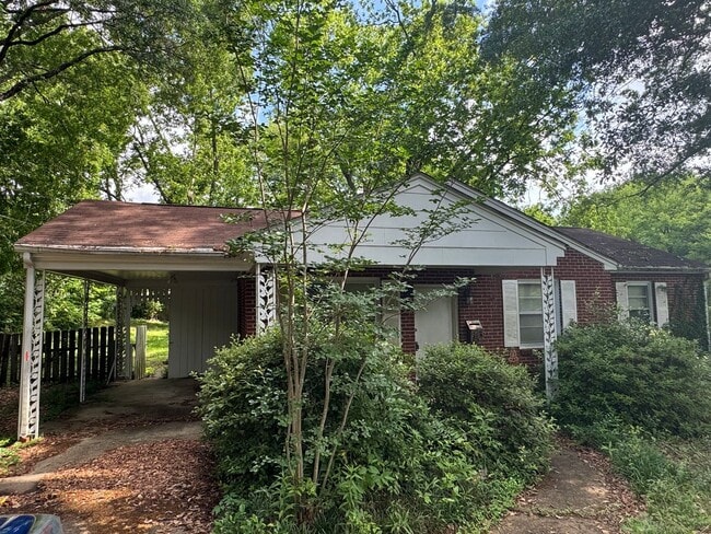 Building Photo - Bungalow in the Trees