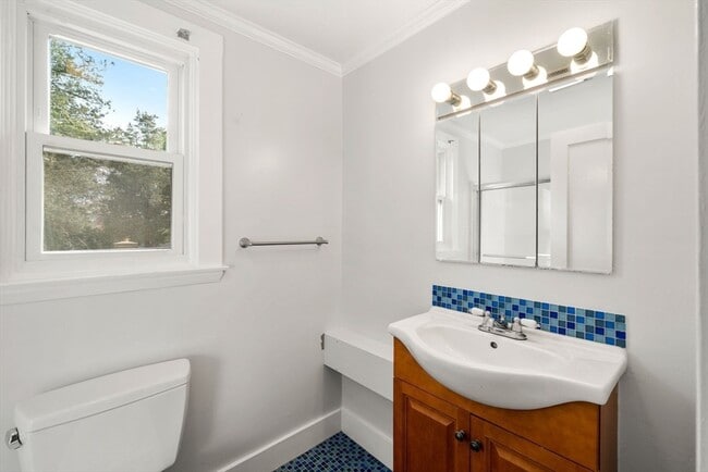 Building Photo - 2 Noahs Hl Wy