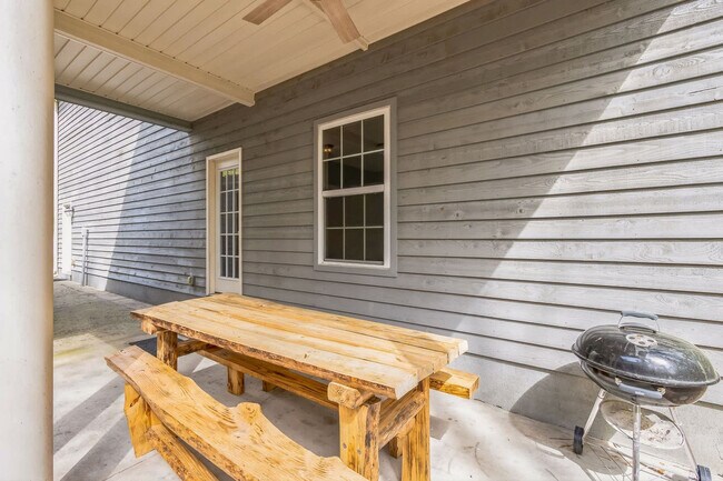 Building Photo - 769 W Martintown Rd