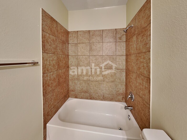 Building Photo - 5400 Galante Ln