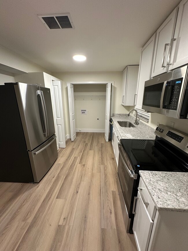 Building Photo - 3111 W Spruce St