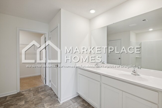 Building Photo - 227 Belle court