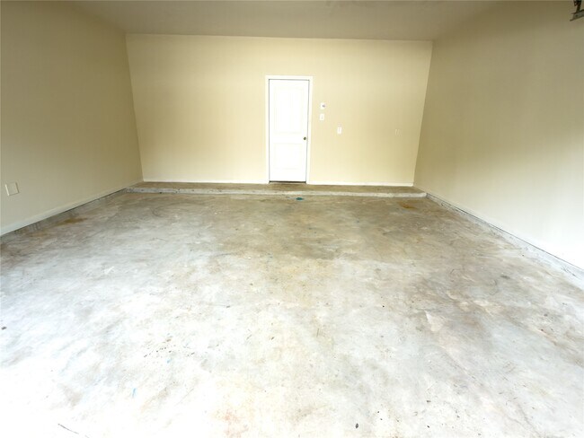Building Photo - 17035 Amarose Dr