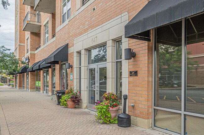 Building Photo - 647 Metropolitan Way