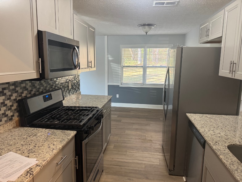 Building Photo - 530 Bell Rd SE