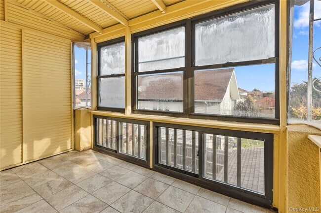 Building Photo - 264 Laurelton Blvd