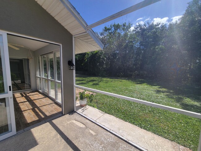 Building Photo - 20907 Country Barn Dr