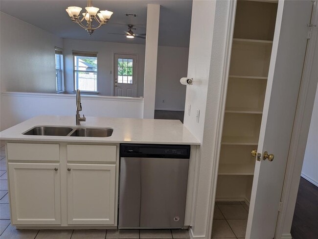 Building Photo - 600 McCarthur Dr