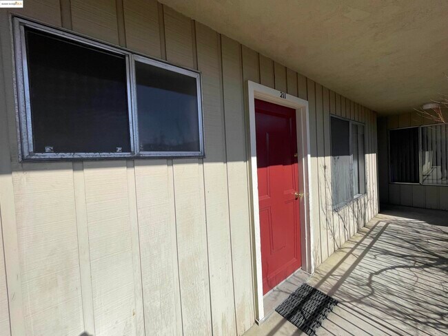 Primary Photo - 1651 Detroit Ave