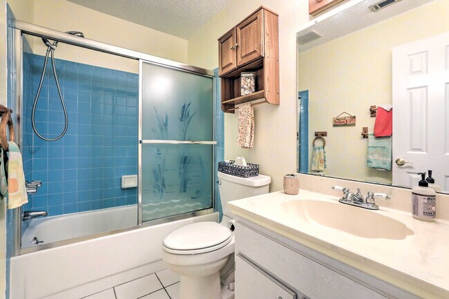 Building Photo - 572 Bellaire Dr