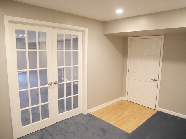 Building Photo - Spacious & Stylish 4-Bedroom Home with Fin...