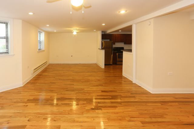 Building Photo - 1120 W Oakdale Ave