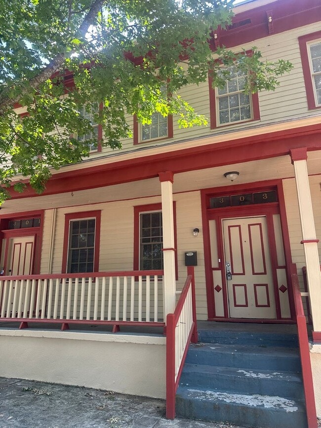 Building Photo - 3 BED | 2 BATH | PRIVATE PATIO | WALK TO FORSYTH