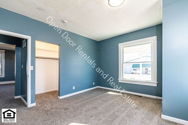 Building Photo - 1703 Sprott St