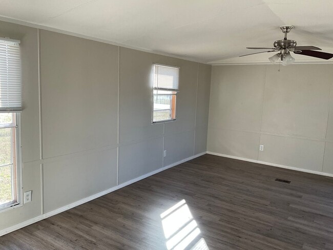 Building Photo - Lovely three bedroom two bath mobile home located minutes from the Camp Lejeune back gate in Hubert.
