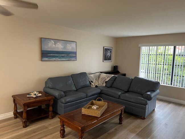 Building Photo - Two bedroom condo on the beach