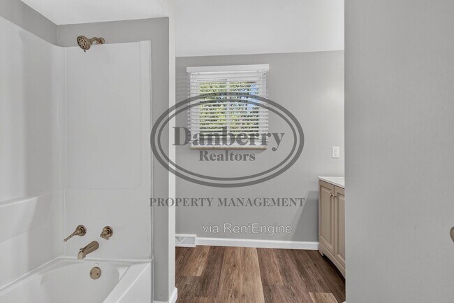 Building Photo - 6946 Kinsman Dr