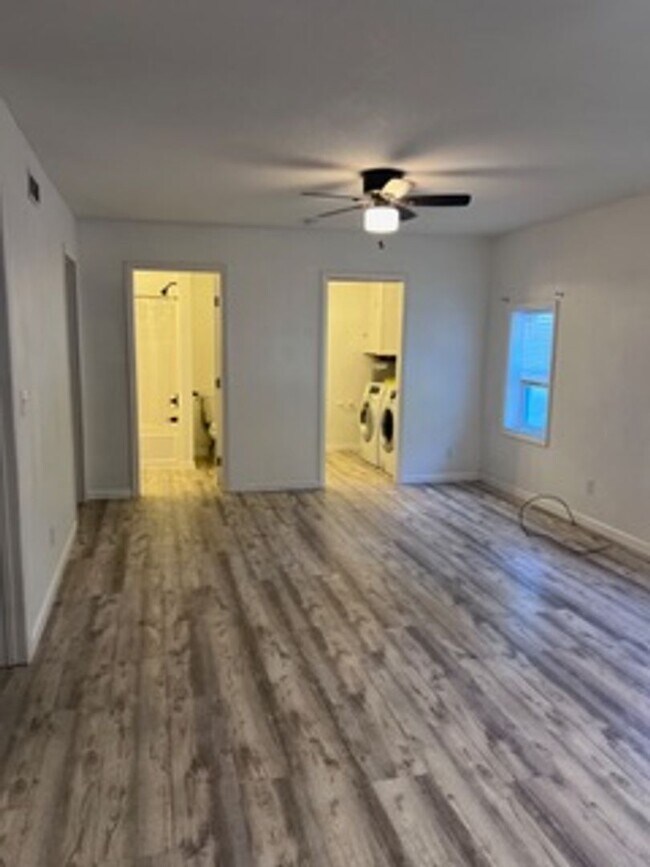 Building Photo - 4703 Wildwood Rd