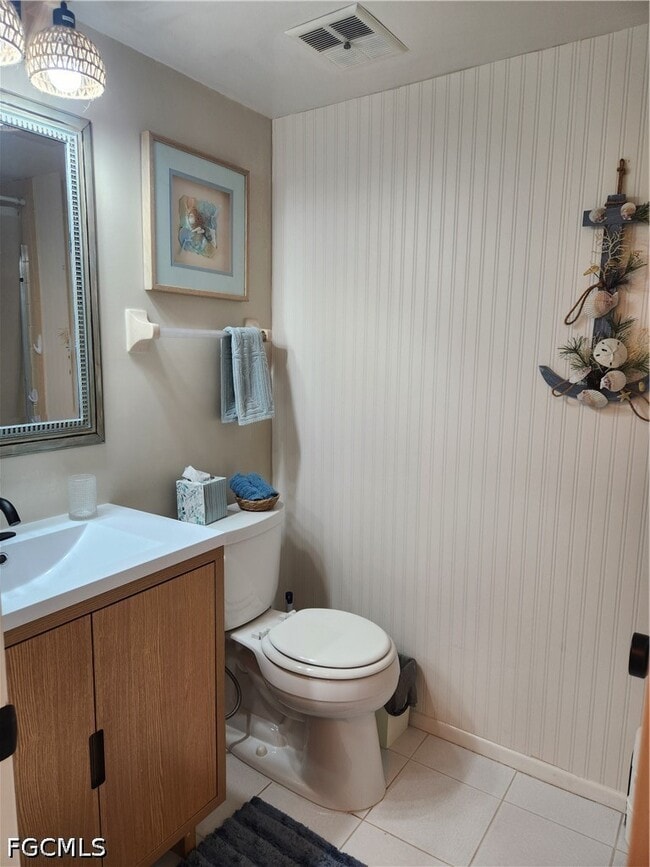 Building Photo - 1064 Villa Dr