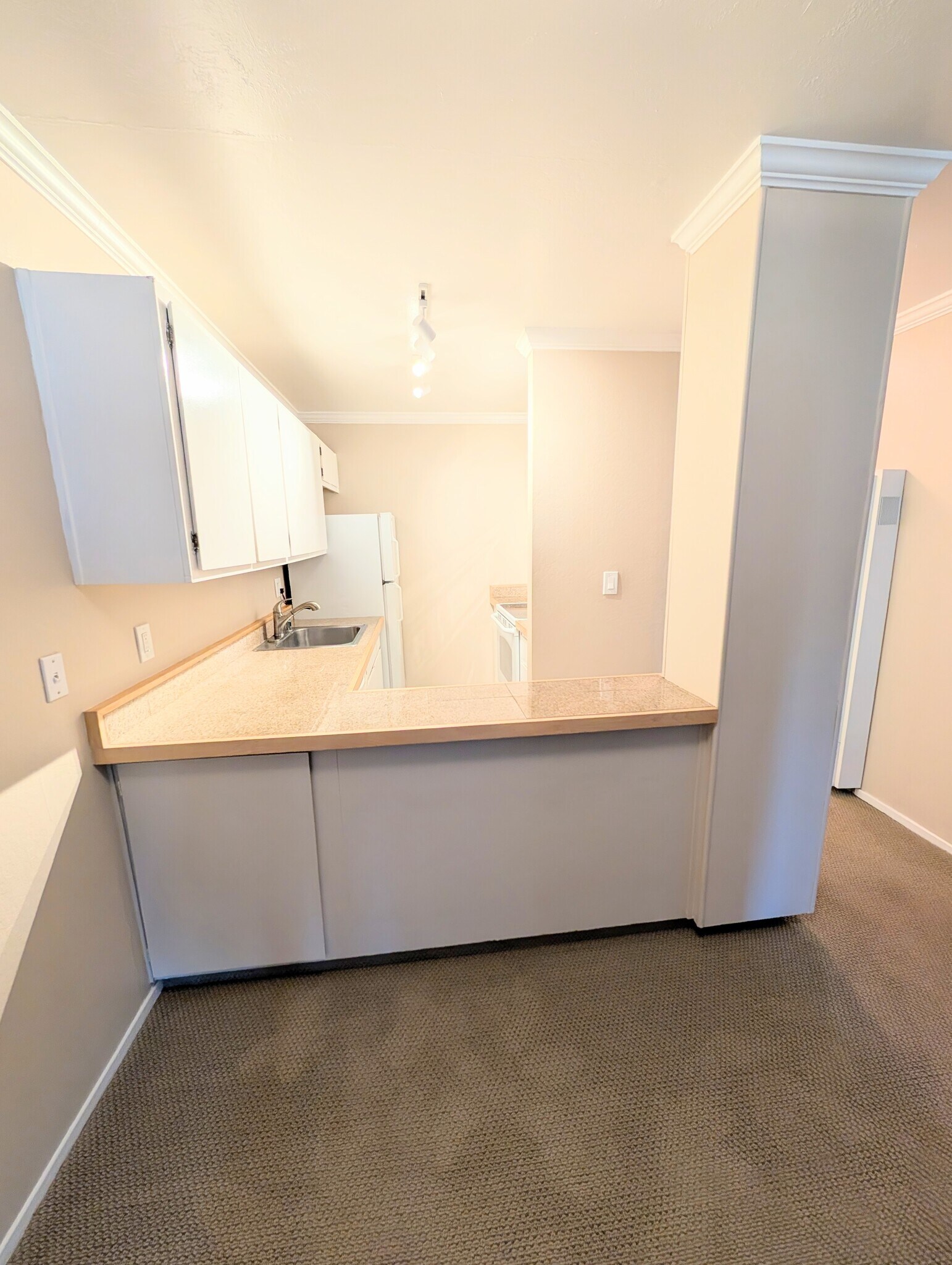 Building Photo - 2738 Oak Rd