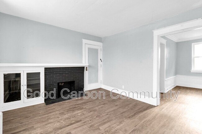 Building Photo - 2809 Main St