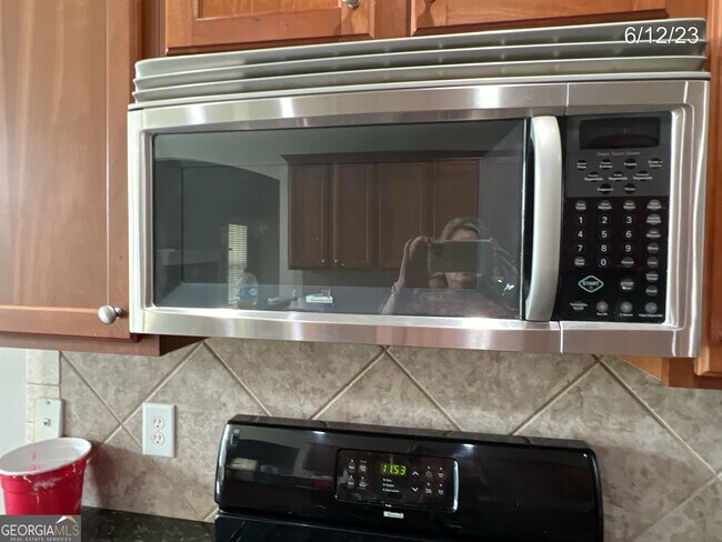 Building Photo - 80 Drew Cir