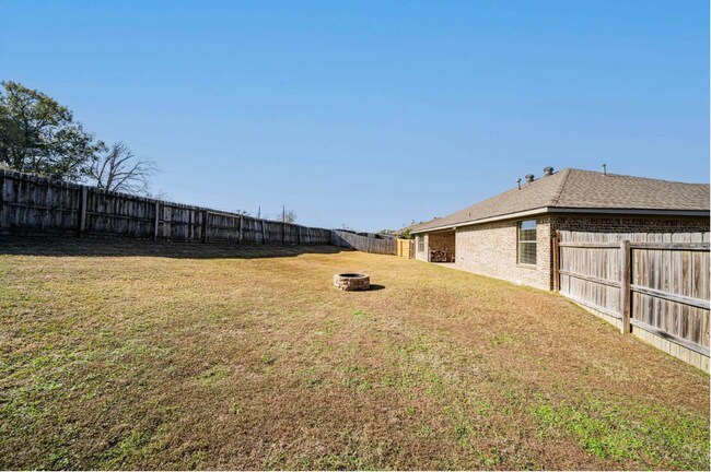 Building Photo - 19107 River Rock Dr