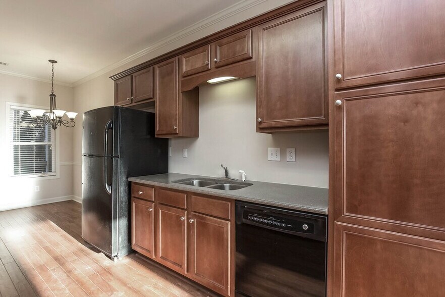 Building Photo - 537 Pringle Dr NE