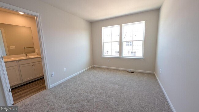 Building Photo - 413 SILVER BIRCH Dr