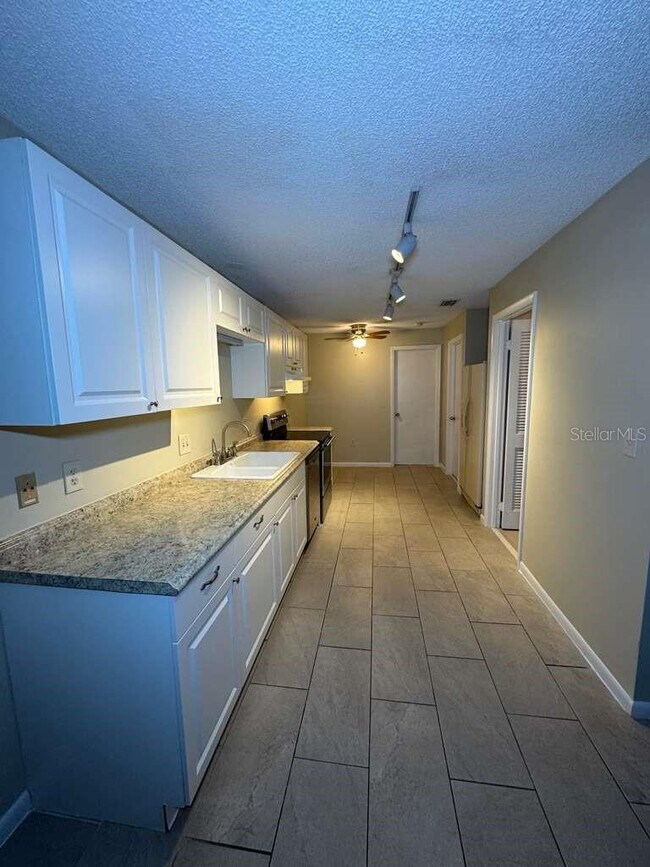 Building Photo - 2050 Oleander Blvd