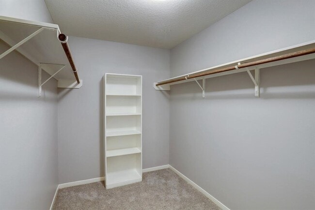 Building Photo - 15530 Hickory Dale St