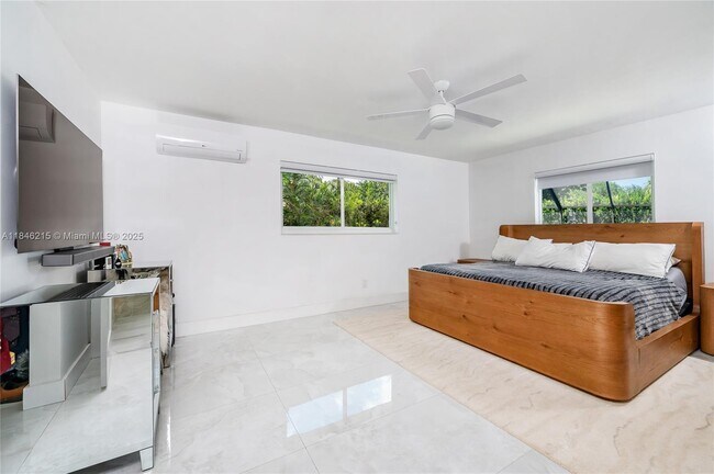 Building Photo - 16650 SW 77th Ct