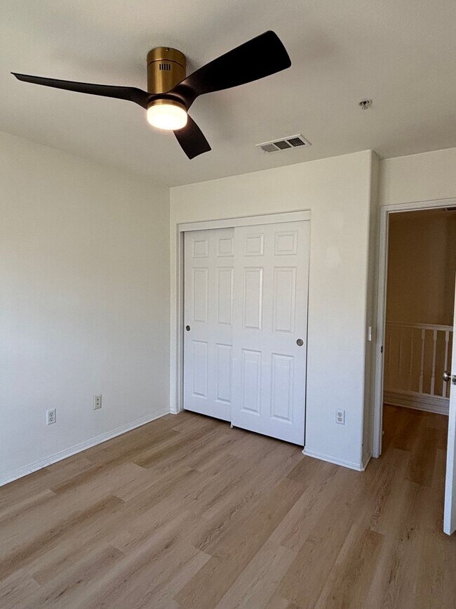 Building Photo - Move-In Ready 4 Bedroom Home Perfect for Professionals & Families