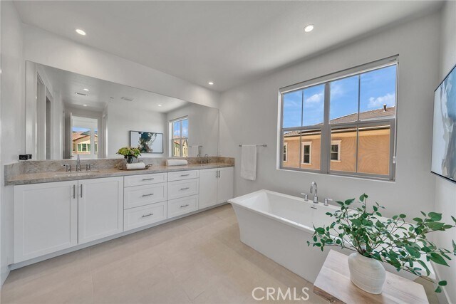 Building Photo - 132 Drumbeat