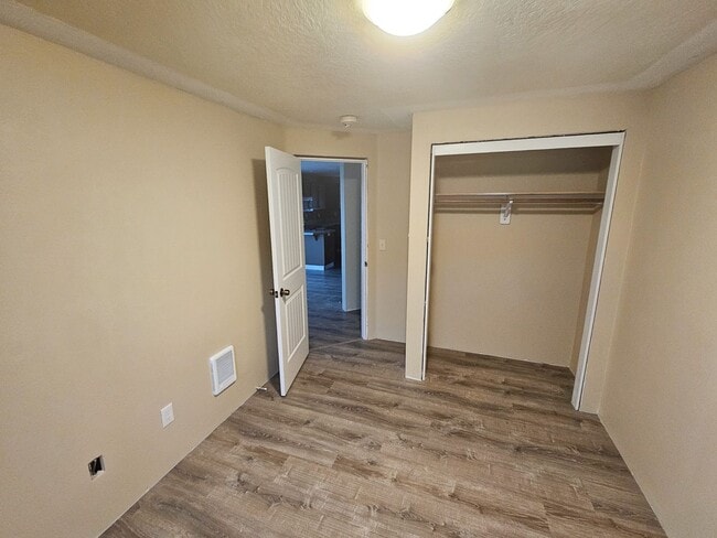 Building Photo - 599 Page Ct