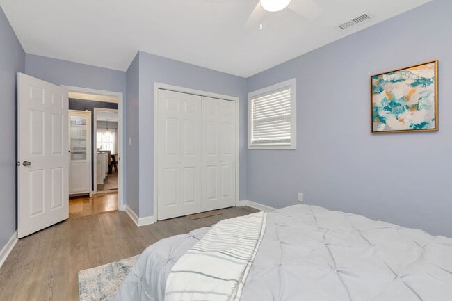 Building Photo - 3 BEDROOM 2 BATHROOM POOL HOME LOCATED IN ST. PETERSBURG