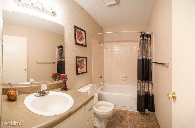 Building Photo - 1 br, 1 bath Apartment - Rosehill Pointe  - B