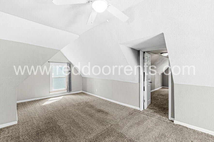 Building Photo - 2037 Bellefontaine St