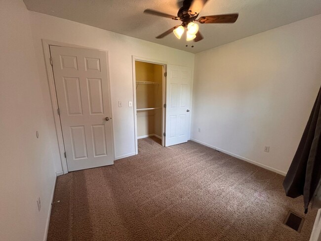 Building Photo - LARGE 4/3 with so much to offer! Waynesvil...