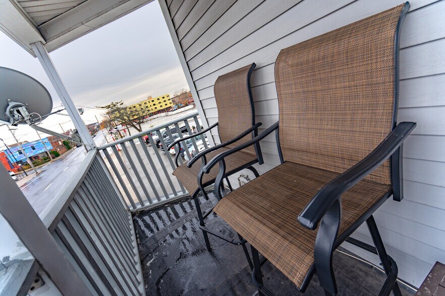 Building Photo - 412 Taunton Ave