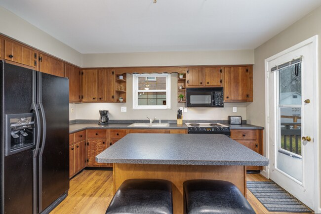 Building Photo - 1729 Fort Henry Dr